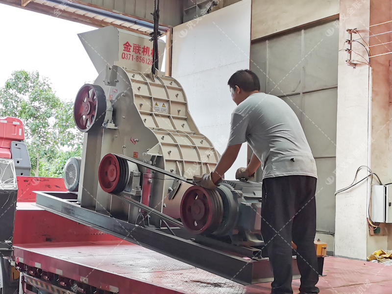 SCF800X800中型雙級(jí)粉碎機(jī)發(fā)貨圖片_發(fā)往云南楚雄_磚廠(chǎng)粉碎頁(yè)巖和土 SCF800X800中型雙級(jí)粉碎機(jī)發(fā)貨圖片_發(fā)往云南楚雄_磚廠(chǎng)粉碎頁(yè)巖和土